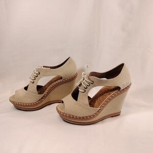 Giani Bini beige canvas lace-up‎ peep-toe wedges